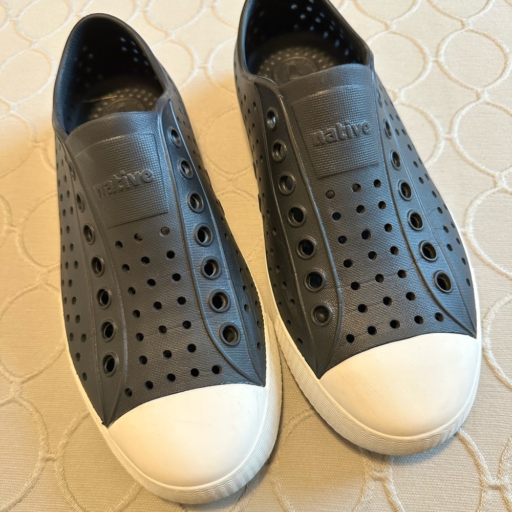 Black native sneaker size 7 women